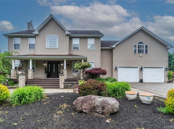 1 Starlight Path, Wallkill, NY 12589