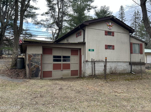 65 Cone Lane, Hawley, PA 18428