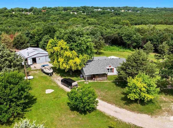 6800 Hillside Drive, Milford, KS 66514