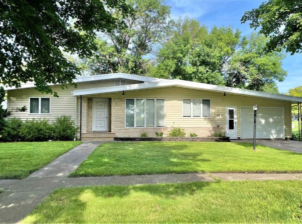 106 2nd Street SE, Rake, IA 50465