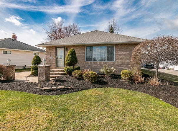 1584 Mallard Drive, Mayfield Heights, OH 44124