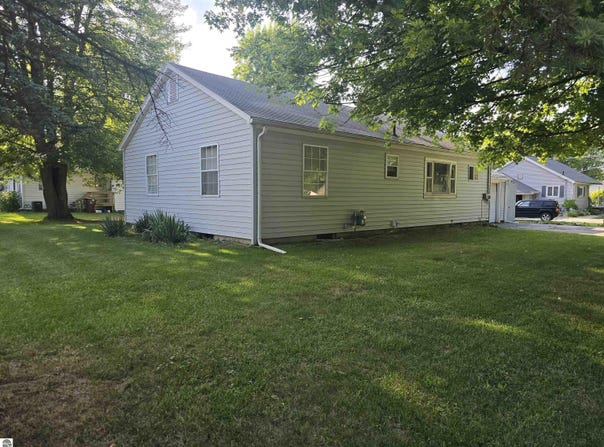 205 N Union Street, Shepherd, MI 48883