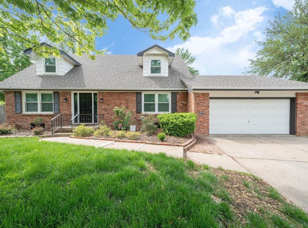 617 N Willow Dr, Derby, KS 67037