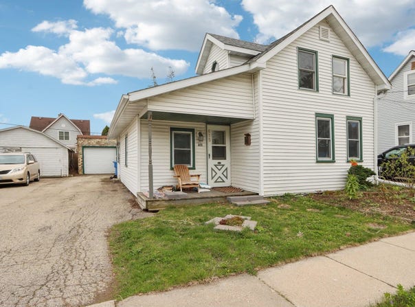 615 Cole St, Watertown, WI 53094