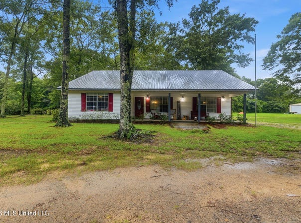 62 Kelly Rose Lane, McHenry, MS 39561