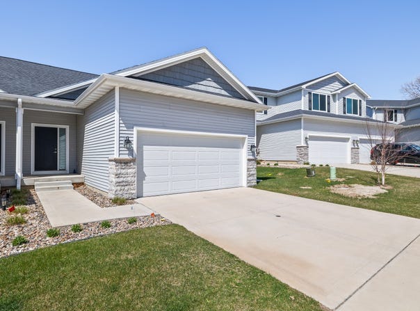 96 Keeneland Court, Pleasant Hill, IA 50327