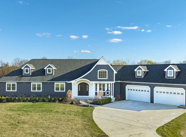 10914 Doves Point, Brighton, MI 48114