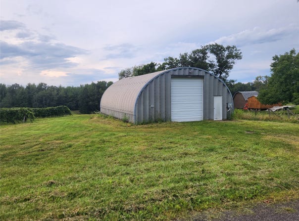 11600 N PEABODY Road, North East, PA 16428