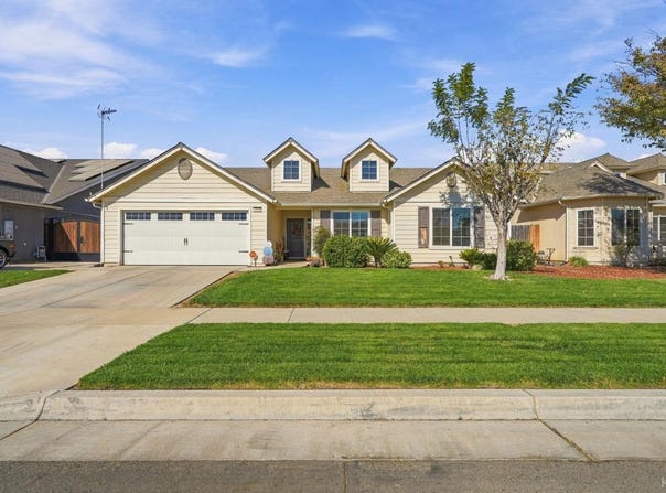 1876 W Hayward Street, Hanford, CA 93230