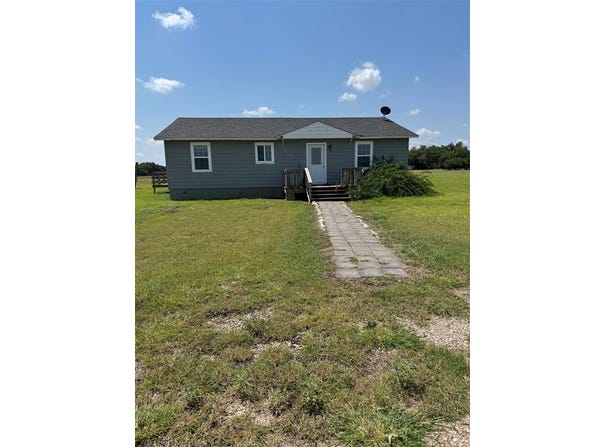 2800 Jerry Mashek Drive, West, TX 76691
