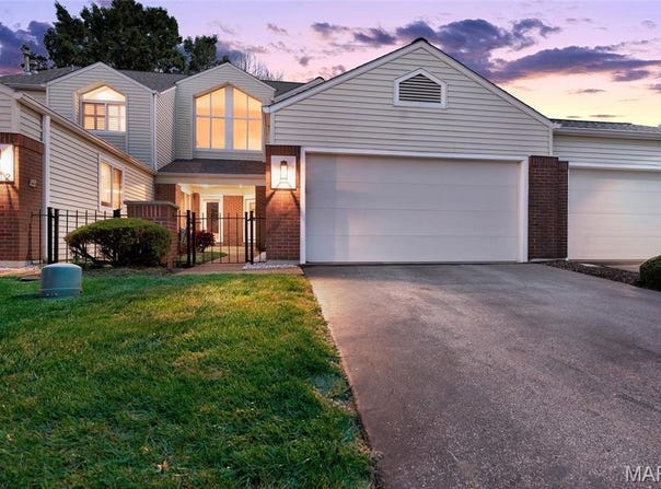 1710 Ridgeview Circle Drive, Ballwin, MO 63021