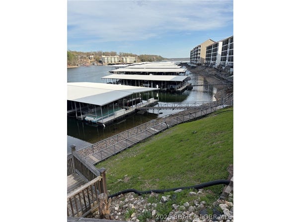 40 Lighthouse Landing, Lake Ozark, MO 65049