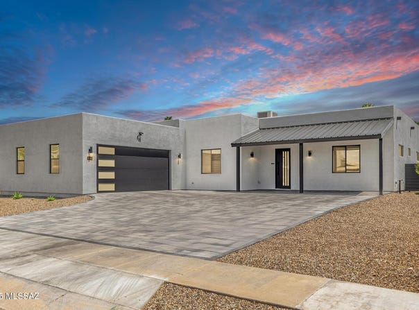 9042 E Maple Leaf Drive, Tucson, AZ 85710