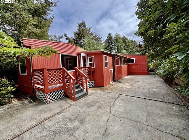 1600 RHODODENDRON DR, Florence, OR 97439