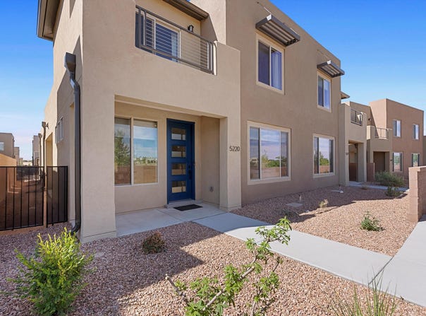 5220 Gold Hill Lane, Santa Fe, NM 87507