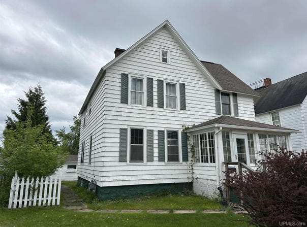 1217 S Kimberly, Iron Mountain, MI 49801
