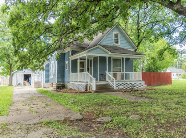 215 N Washington Ave, Chanute, KS 66720