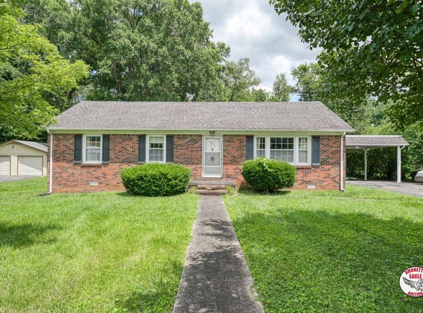 1627 N Maple Ave., Cookeville, TN 38501