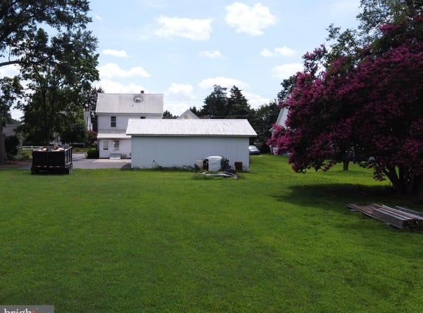7 W CLARKE AVENUE, MILFORD, DE 19963