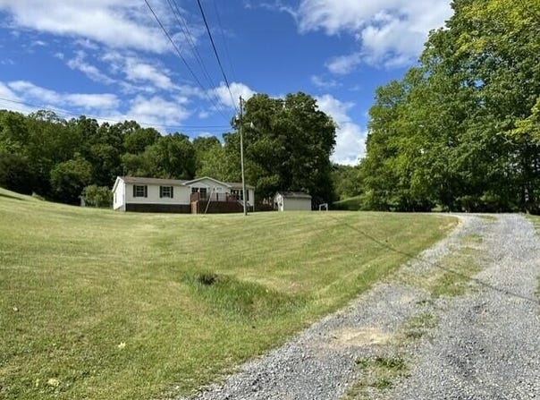 2463 Willow Bend Rd, Lindside, WV 24951