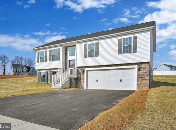 181 PIEDMONT WAY, HANOVER, PA 17331