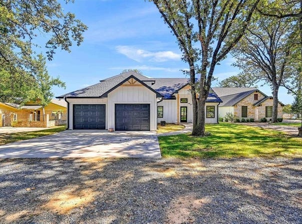 827 Kiowa Drive W, Gainesville, TX 76240