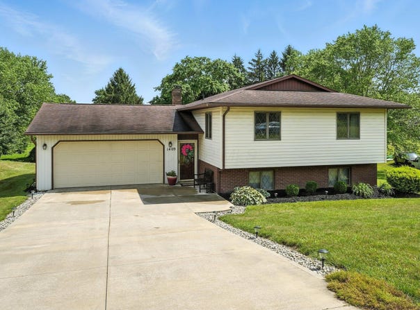 1409 Hillbrook Drive NE, Lancaster, OH 43130