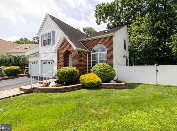 400 LAURA LANE, PHILADELPHIA, PA 19116