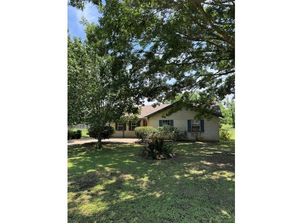 405 Lynch ST, Smithville, TX 78957