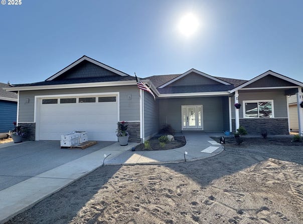 1236 Lighthouse LN, Brookings, OR 97415