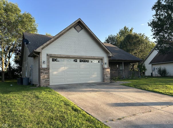 937 Eagle Brook Drive, Shelbyville, IN 46176