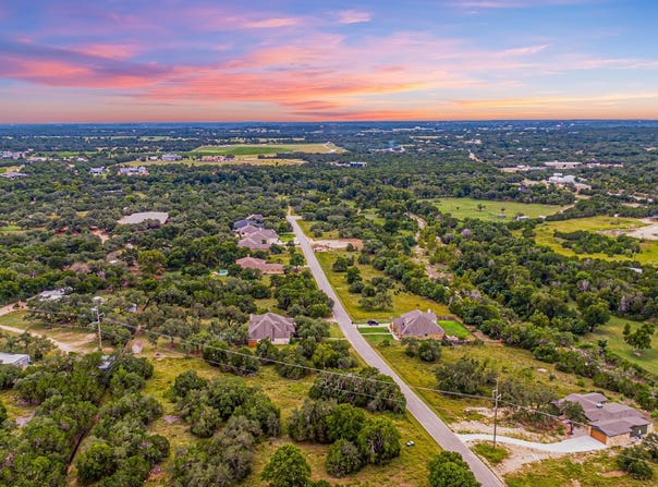 420 Onion Creek LN, Driftwood, TX 78619