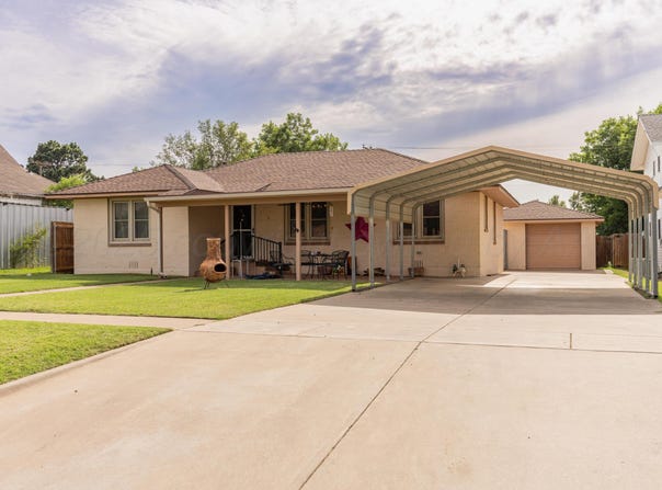 1002 S Main Street, Wheeler, TX 79096