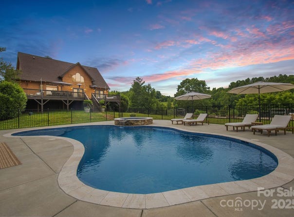 6500 Duck Creek Road, Lenoir, NC 28645