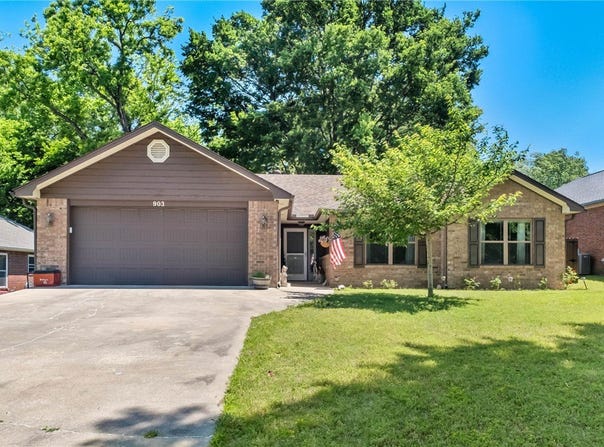 903 Willow Court, Siloam Springs, AR 72761