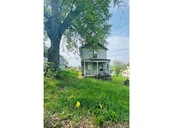 1013 Shutterly St, California, PA 15419