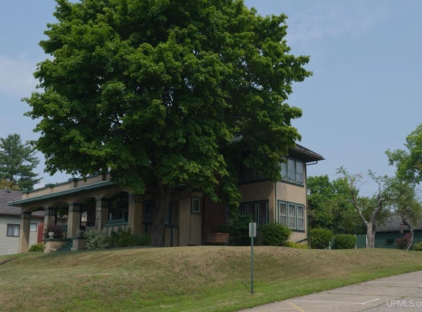 615 Washington, Iron River, MI 49935