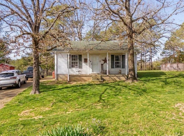 210 Westwood Circle, Selmer, TN 38375