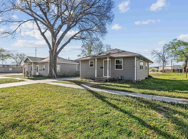 411 E Clark, Augusta, KS 67010-0000