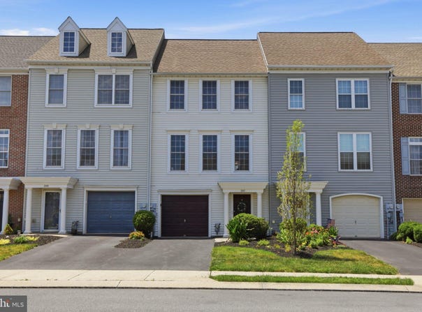 207 LAKESIDE XING, MOUNT JOY, PA 17552