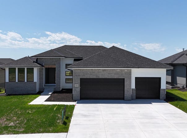 5444 N 212th Street, Elkhorn, NE 68022