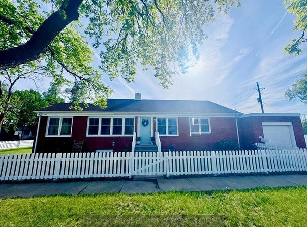 1904 W 1st St., Grand Island, NE 68803