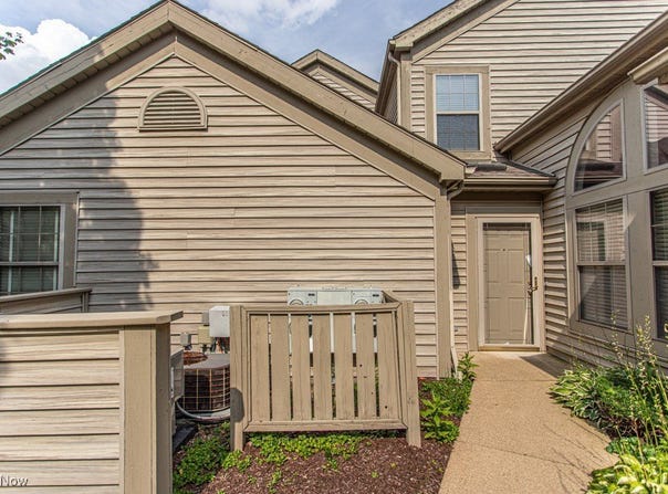 126 N Aspen Court unit: 2, Warren, OH 44484