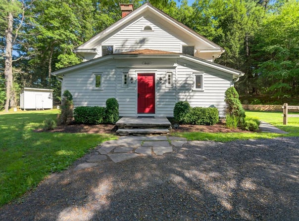 62 Guymard Tpke, Godeffroy, NY 12729