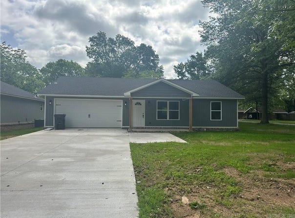 657 S Detroit Avenue, Russellville, AR 72801