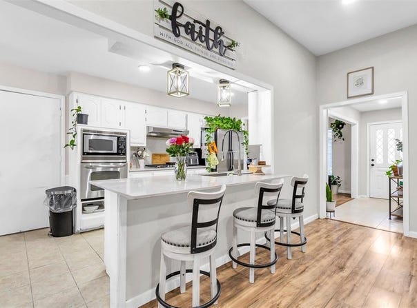 1032 Peach Lane, DeSoto, TX 75115