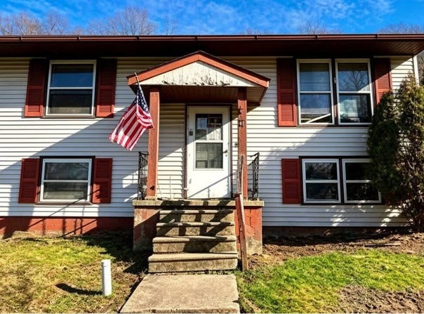 45 Douglas St, Belington, WV 26250