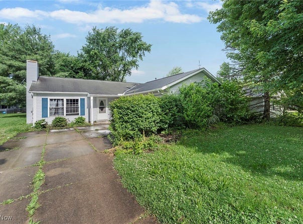 223 E Parkway Drive, Madison, OH 44057