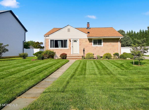 6 Burnham Road, East Brunswick, NJ 08816