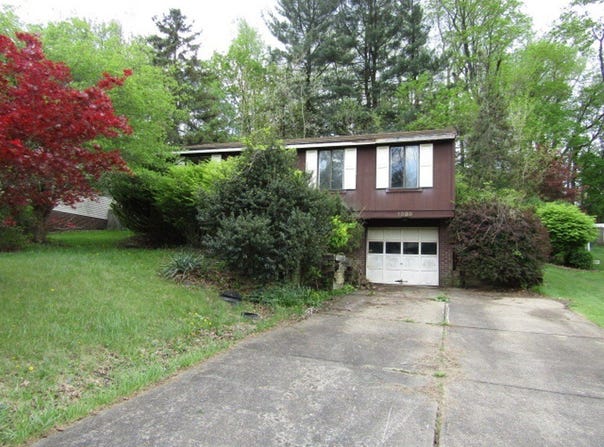 1889 Riggs Rd, South Park, PA 15129